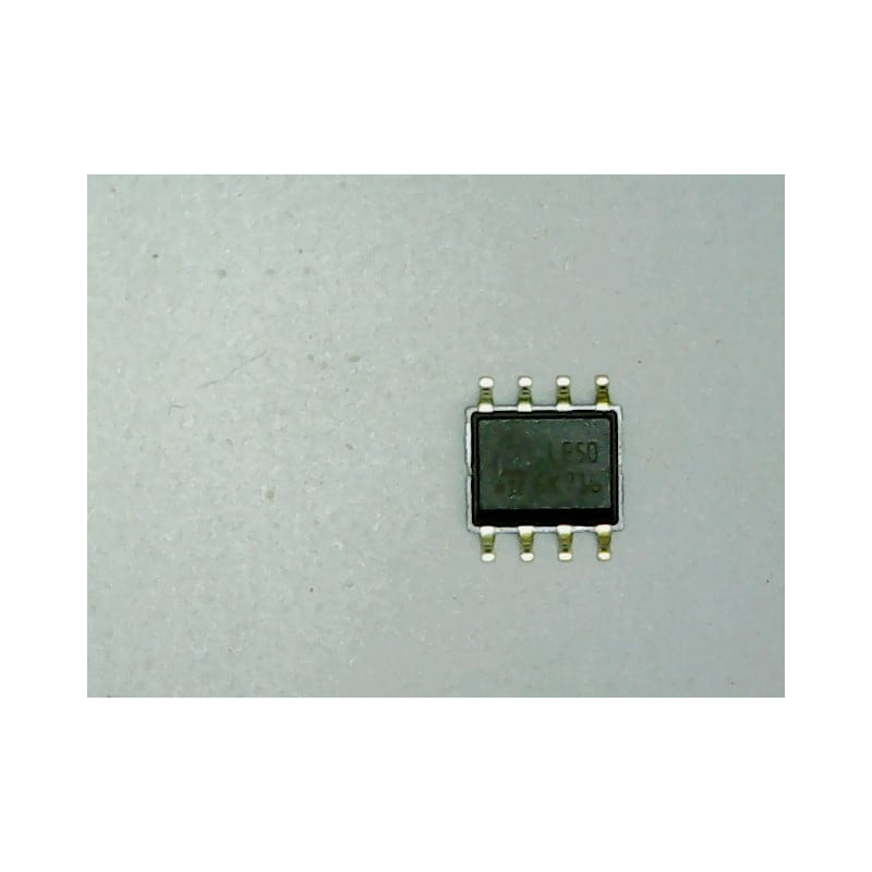 Регулятор для монтажа на плату ПК ST Micro LE50CD-TR