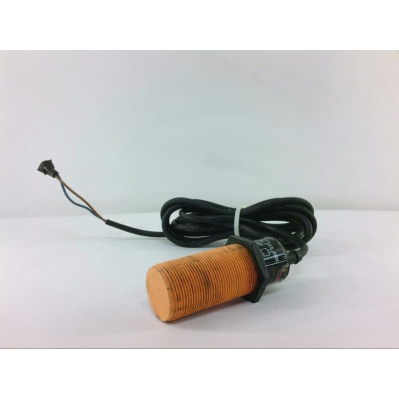 Бесконтактный выключатель ifm 8036AC15NL2AAXX